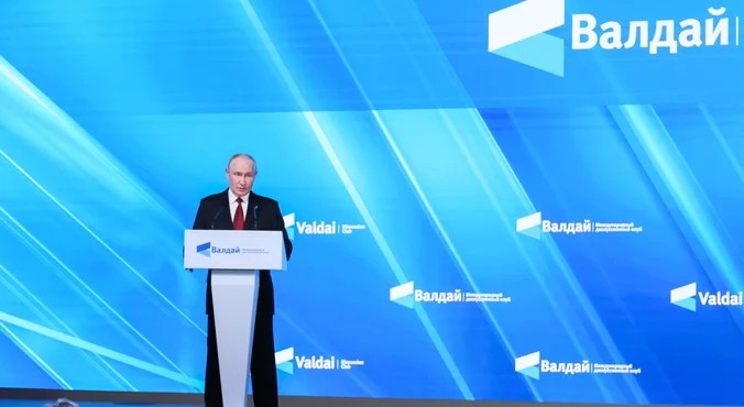 «Мир еще не осознал калибр вызовов». Путин на «Валдае» о крахе «права сильного», цифровом тоталитаризме и многополярности