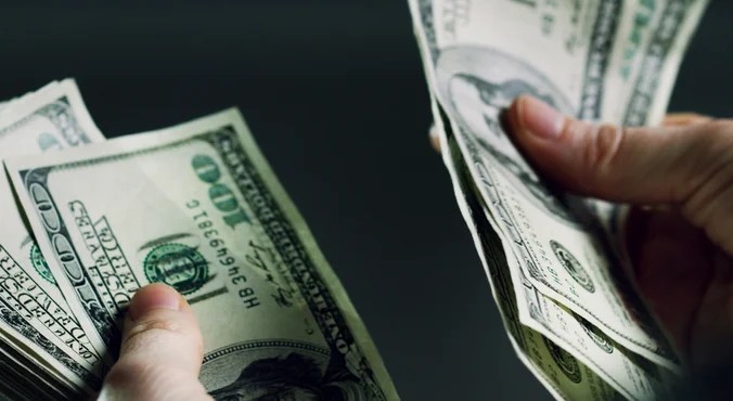 Эксперты про обещанные американцам $5 тысяч: Бюджета США не хватит на «дивиденды Трампа»