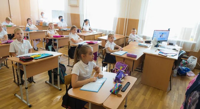 Шестые уроки в российских начальных школах предложили заменить прогулками и экскурсиями