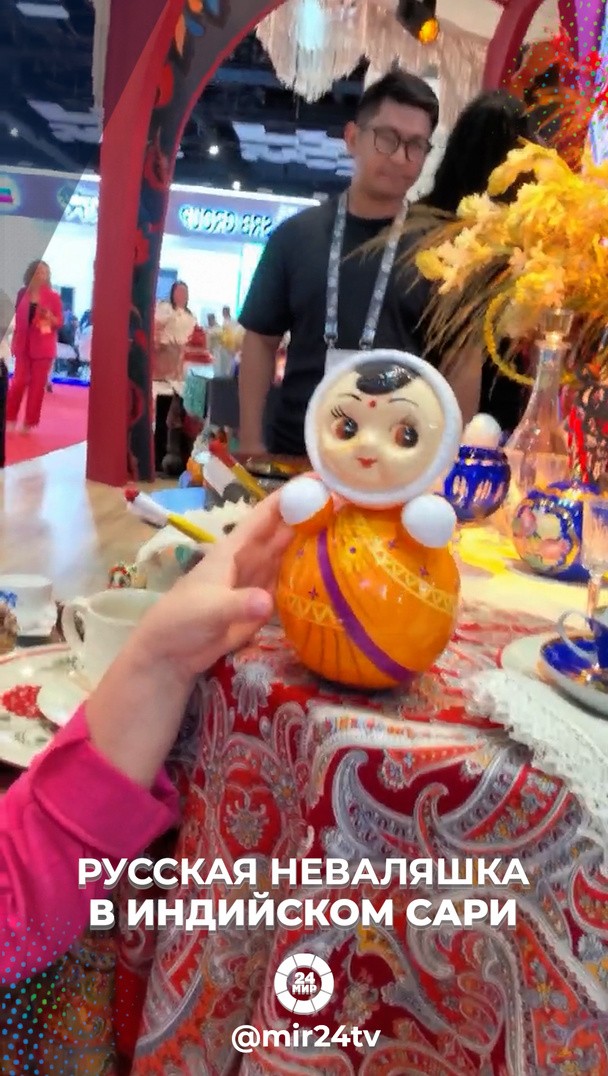 Русская неваляшка в индийском сари Русская неваляшка в индийском сари