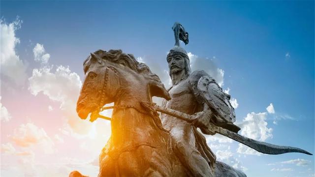 Эпос «Манас» на хинди представили в Бишкеке
