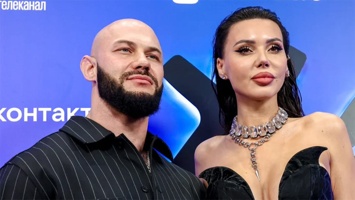 Оксана Самойлова приехала в суд на беседу по поводу развода с Джиганом