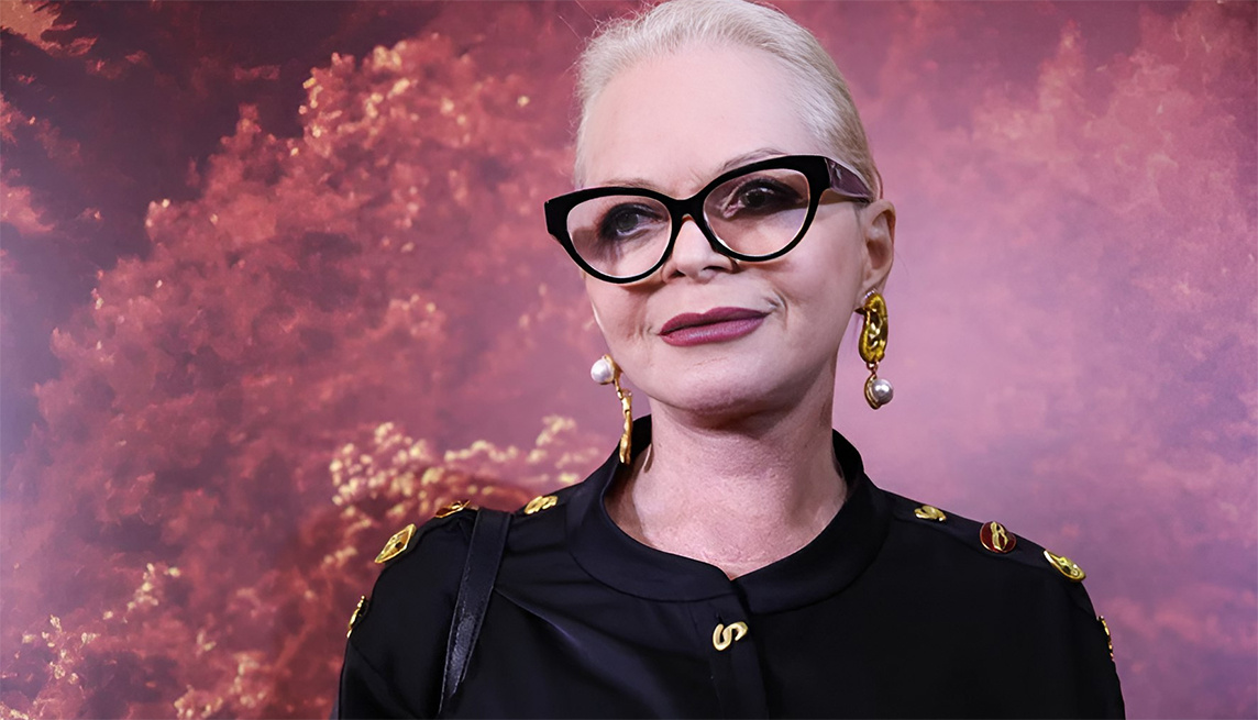 Лариса Долина из-за долгов может лишиться особняка в Подмосковье