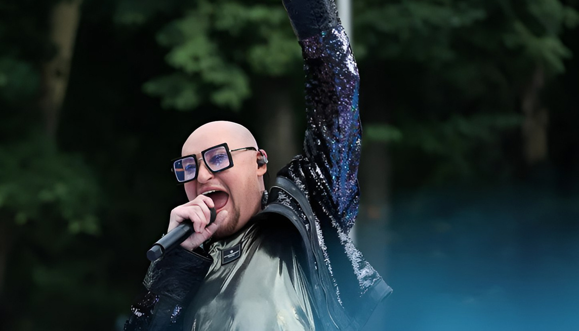 Певец Шура рассказал, как провел новогоднюю ночь с бездомными