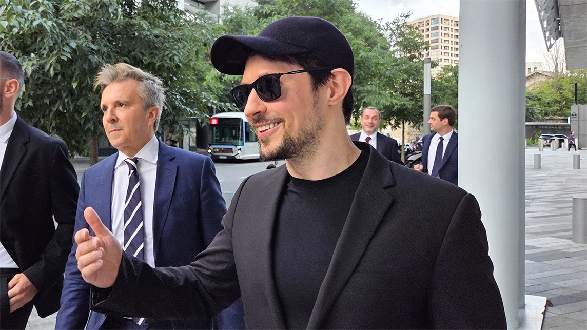 С Дурова сняли ограничения на перемещения во Франции