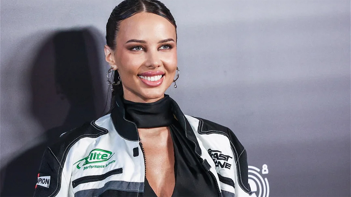 Решетова заинтриговала подписчиков снимком с обручальным кольцом