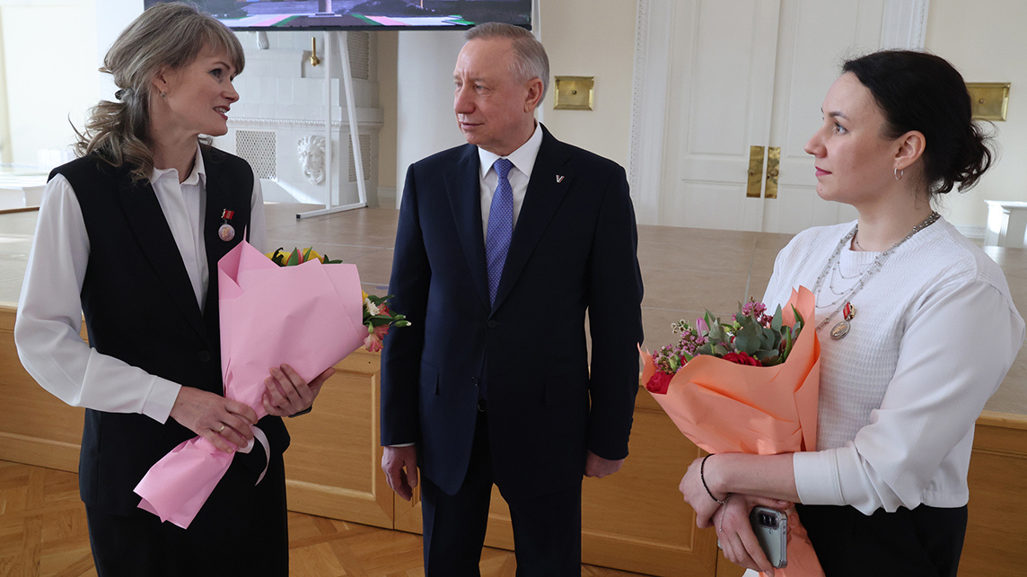 В Санкт-Петербурге наградили отважных женщин, поймавших выпавшего из окна ребенка